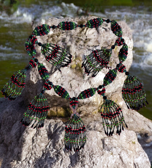 Mazo para Oggún (Machetes) / Necklace for Oggun (Crossed Machetes)