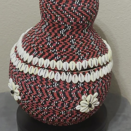 Video of large beaded gourd for Elegua