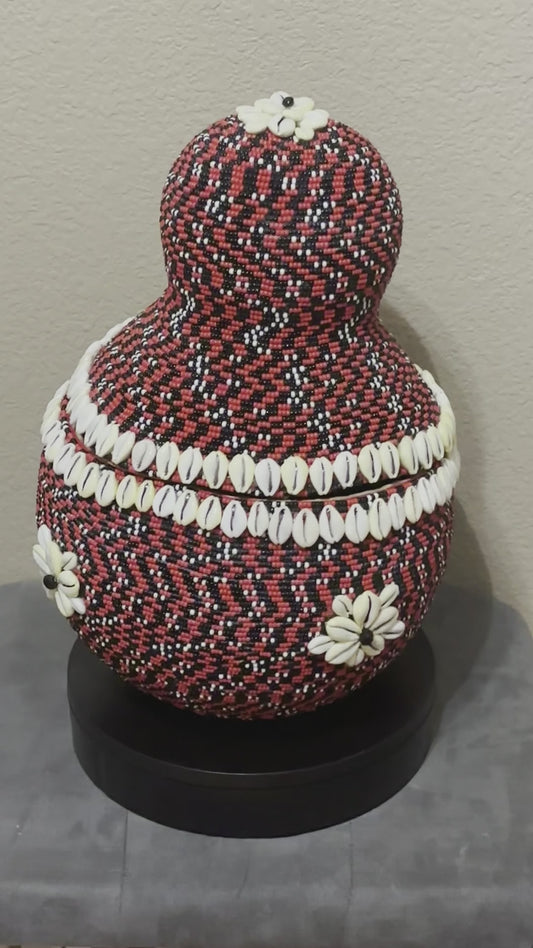 Video of large beaded gourd for Elegua